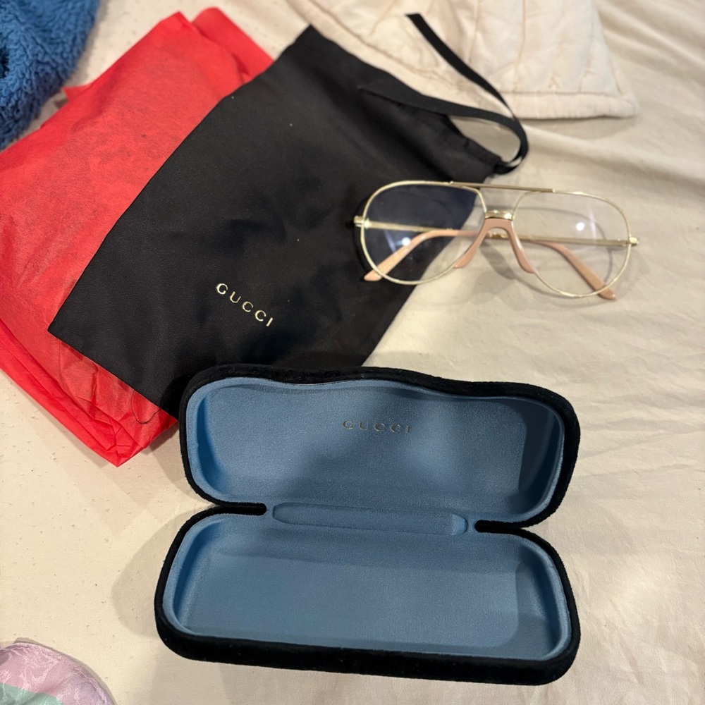 Gucci Women's Glasses with Gold Frame